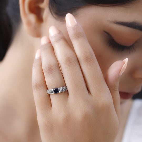 Masoala Saphir (Fissure gefüllt) und weißer Zirkon-Ring, 925 Silber platiniert ca. 1,24 ct
