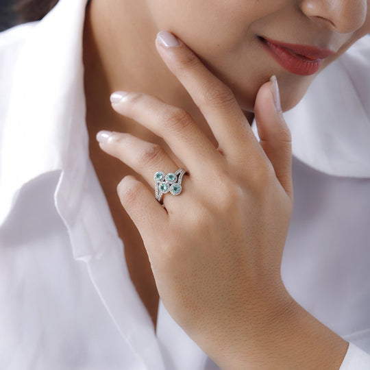 Kolumbianischer Smaragd, weißer Zirkon Ring, 925 Silber platiniert ca. 1.85 ct