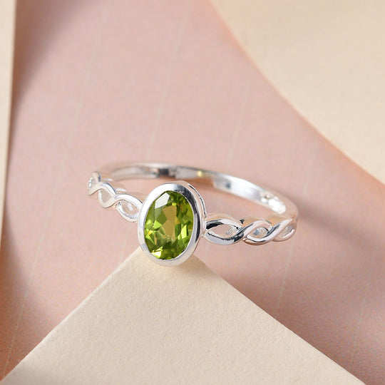 Natürlicher Peridot Ring, 925 Silber ca. 0.85 ct