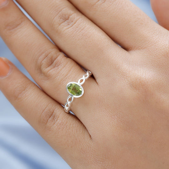 Natürlicher Peridot Ring, 925 Silber ca. 0.85 ct