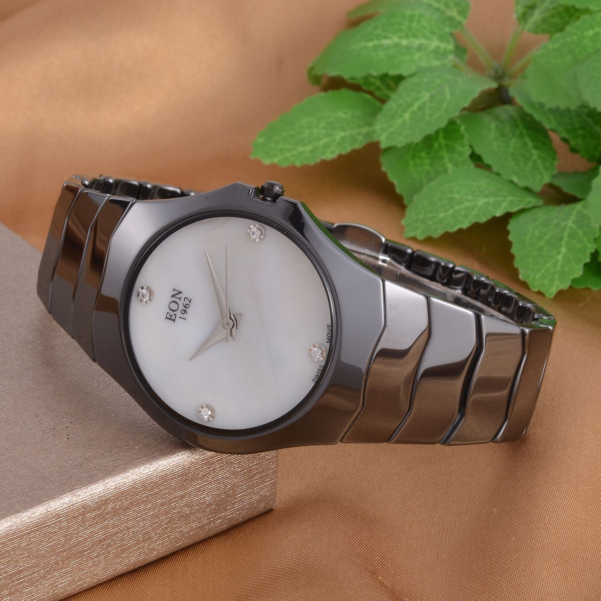 EON 1962 schweizer Uhrwerk - Moissanit-Uhr mit weißem Perlmutt Ziffernblatt, Keramik Armband, 42 mm