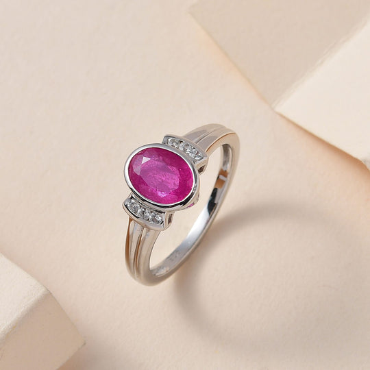 Ilakaka rosa Saphir (Fissure gefüllt), weißer Zirkon Ring, 925 Silber platiniert ca. 1.84 ct