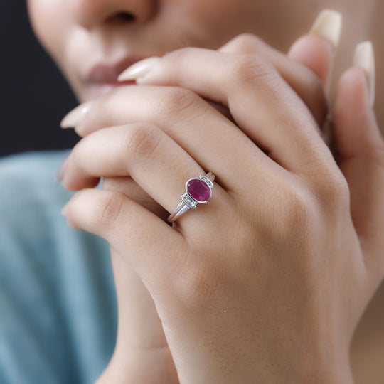 Ilakaka rosa Saphir (Fissure gefüllt), weißer Zirkon Ring, 925 Silber platiniert ca. 1.84 ct