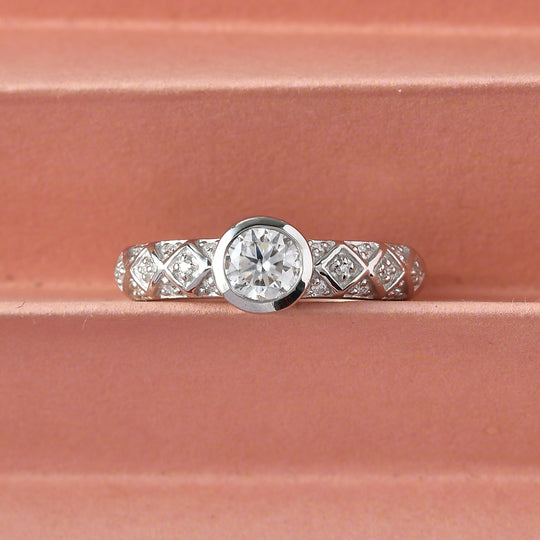 88 Facetten Moissanit Ring 925 Silber platiniert (Größe 18.00) ca. 0,57 ct
