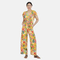 Jumpsuit mit gesmokter Taille und Flatterärmel, gelbes Blumenmuster