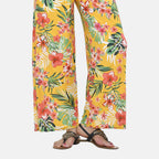Jumpsuit mit gesmokter Taille und Flatterärmel, gelbes Blumenmuster