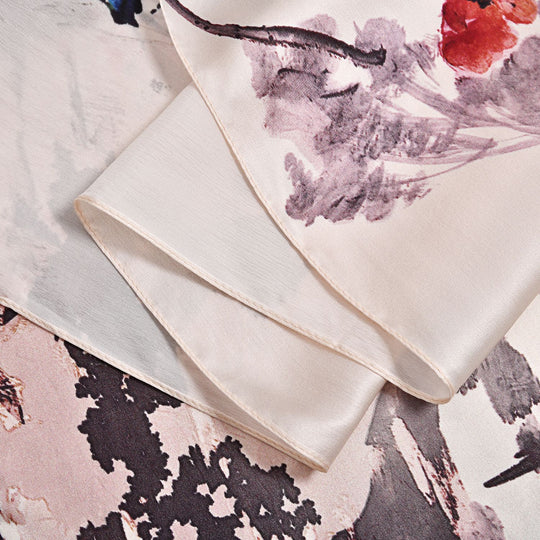 La marey Painted plain crepe satin 100%silk scarfMaterial : 100%silk Size: 52*170cmWeight : 50gColor : pink and grey