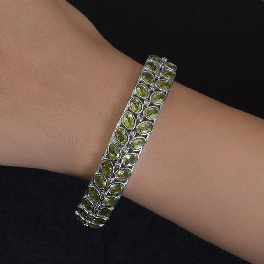 Natürliches Peridot, weißer Zirkon Armreif, ca. 19 cm, Edelstahl ca. 13.67 ct