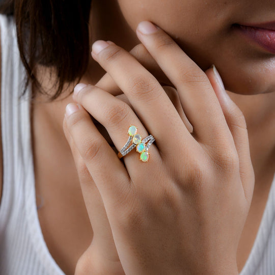 Natürlicher, äthiopischer Welo Opal, Weißer Zirkon Ring, 925 Silber Gelbgold Vermeil ca. 1.26 ct