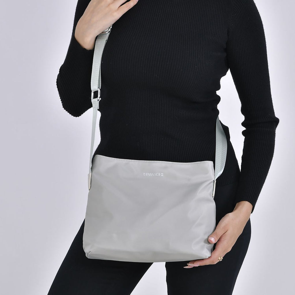 PASSAGE - Crossbody Handtasche mit Nylonfutter und RFID Schutz, 112cm Schultergurt, 27x14.5x23 cm, hell Grün