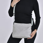 PASSAGE - Crossbody Handtasche mit Nylonfutter und RFID Schutz, 112cm Schultergurt, 27x14.5x23 cm, hell Grün