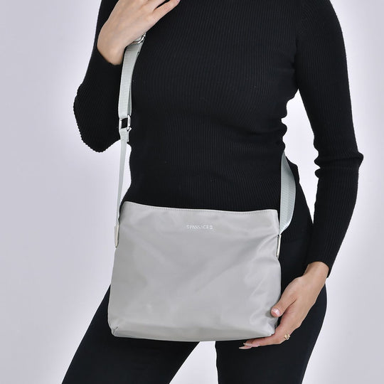 PASSAGE - Crossbody Handtasche mit Nylonfutter und RFID Schutz, 112cm Schultergurt, 27x14.5x23 cm, hell Grün