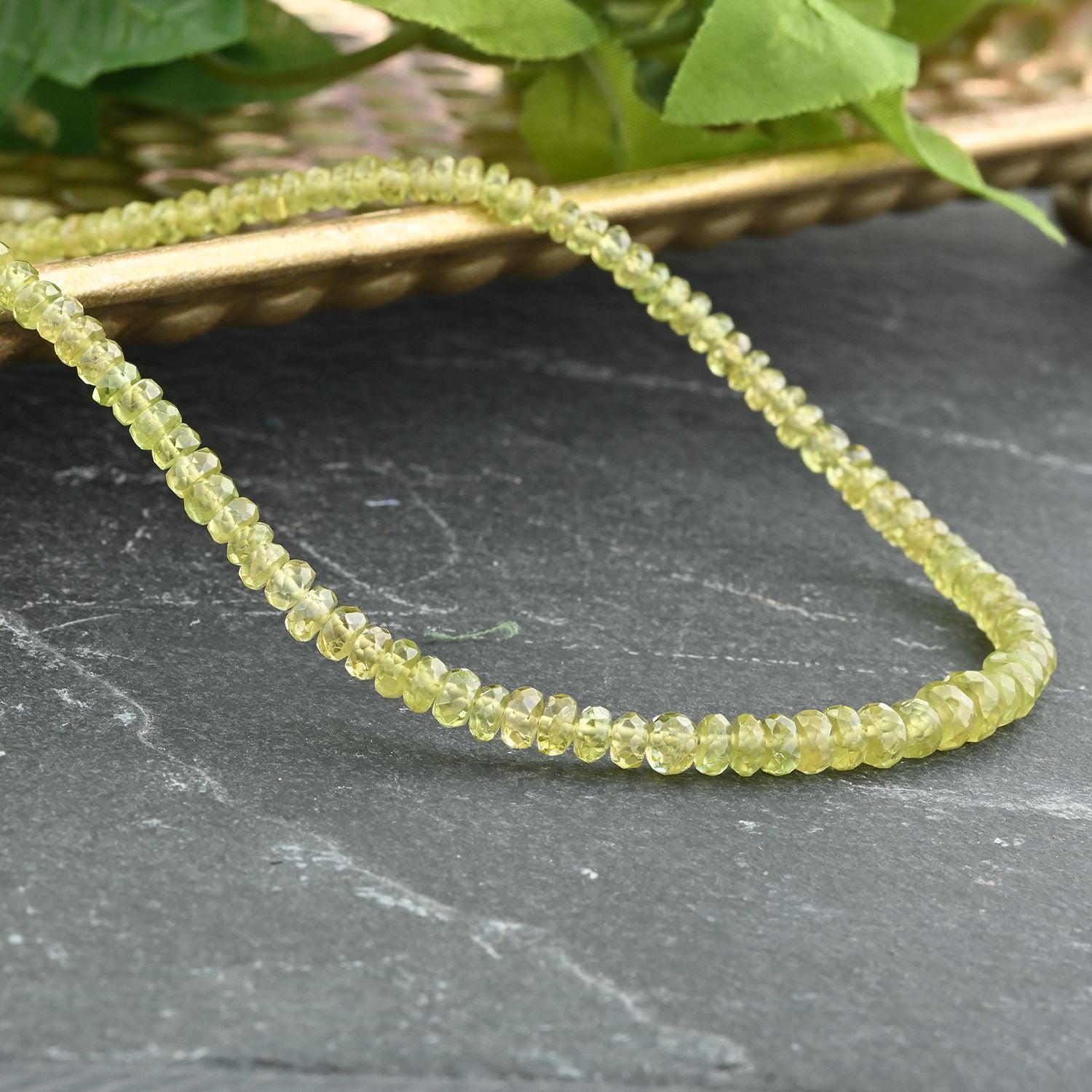 AAAA Sphen Halskette ca. 45 cm 750 Gold ca. 60,00 ct.