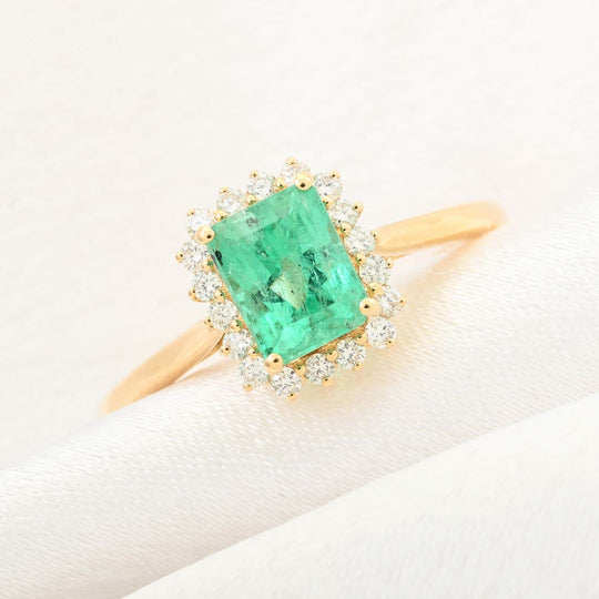 Iliana AAA Kolumbianischer Smaragd, Weißer Diamant Ring 750 Gold (Größe 18.00) ca. 1,55 ct