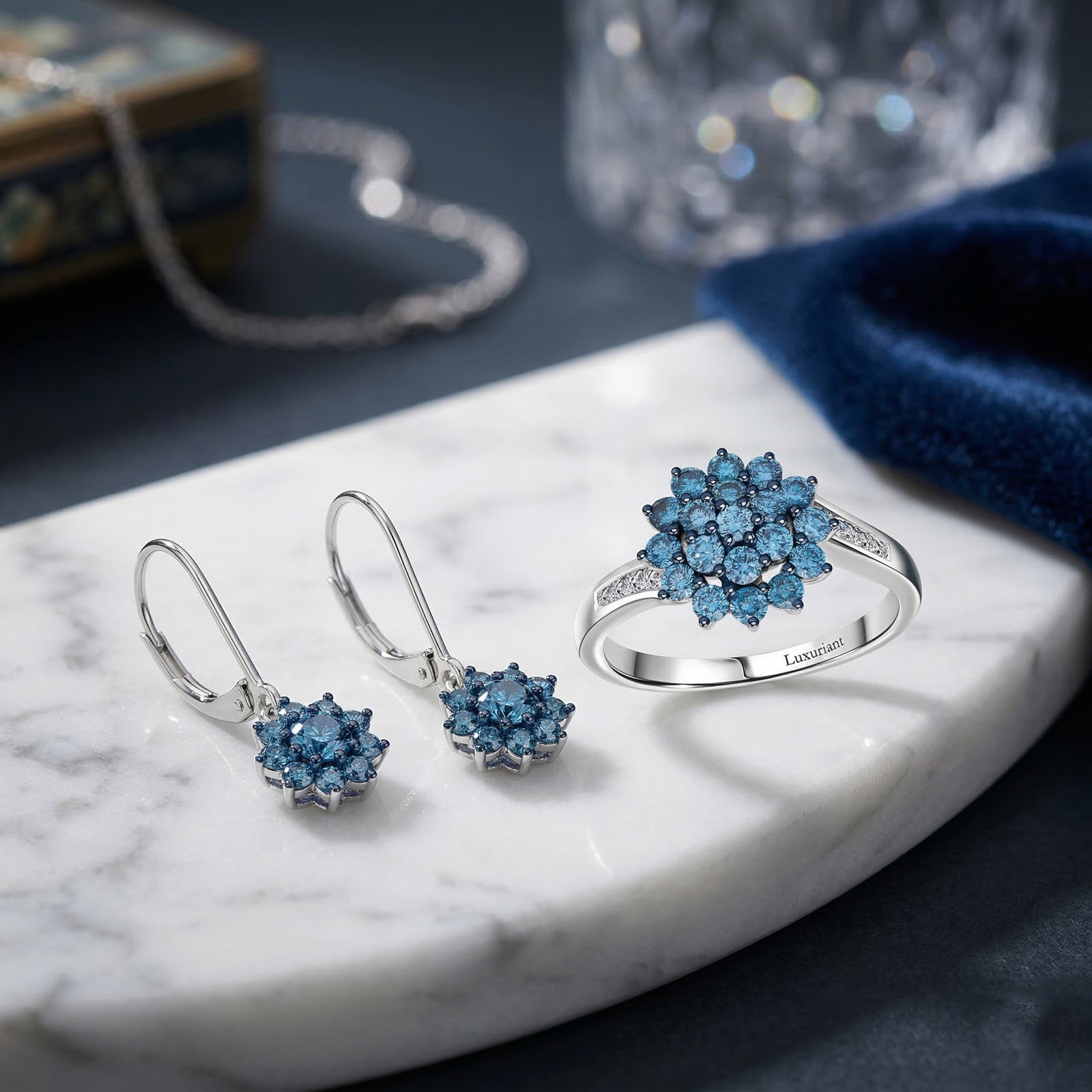 LUXURIANT DIAMOND- SGL zertifizierter SI-GH Labor blauer und weißer Diamant Ring und Ohrringe