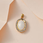 AAA Natürlicher, äthiopischer Welo Opal, Weißer Zirkon Anhänger 925 Silber Gelbgold Vermeil ca. 4,57 ct.