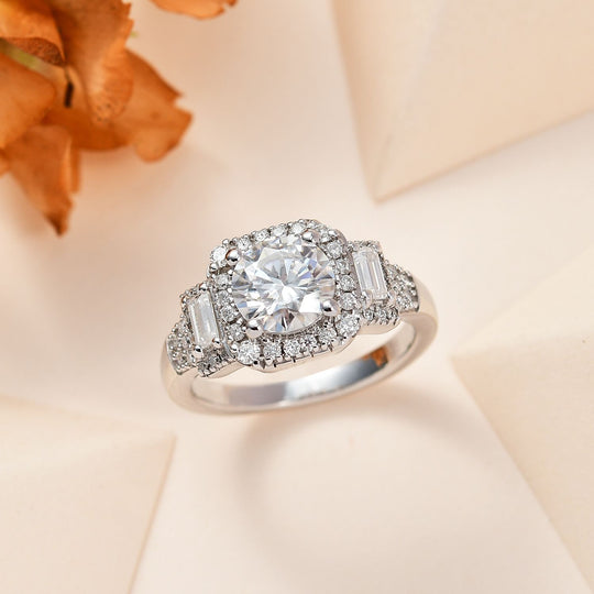 Moissanit Ring, geschliffen im Cushion Cut und Baguette Schliff, aus 925 Silber rhodiniert, (Größe 18.00) ca. 2.13 ct