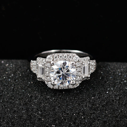 Moissanit Ring, geschliffen im Cushion Cut und Baguette Schliff, aus 925 Silber rhodiniert, (Größe 18.00) ca. 2.13 ct