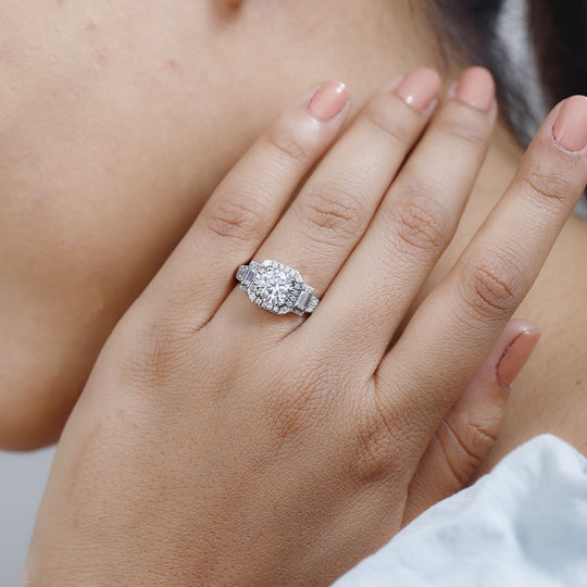 Moissanit Ring, geschliffen im Cushion Cut und Baguette Schliff, aus 925 Silber rhodiniert, (Größe 18.00) ca. 2.13 ct