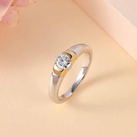 120 Facetten Moissanit Ring mit zentralem Stein in Goldfassung, 925 Silber, bicolor, ca. 0.45 ct