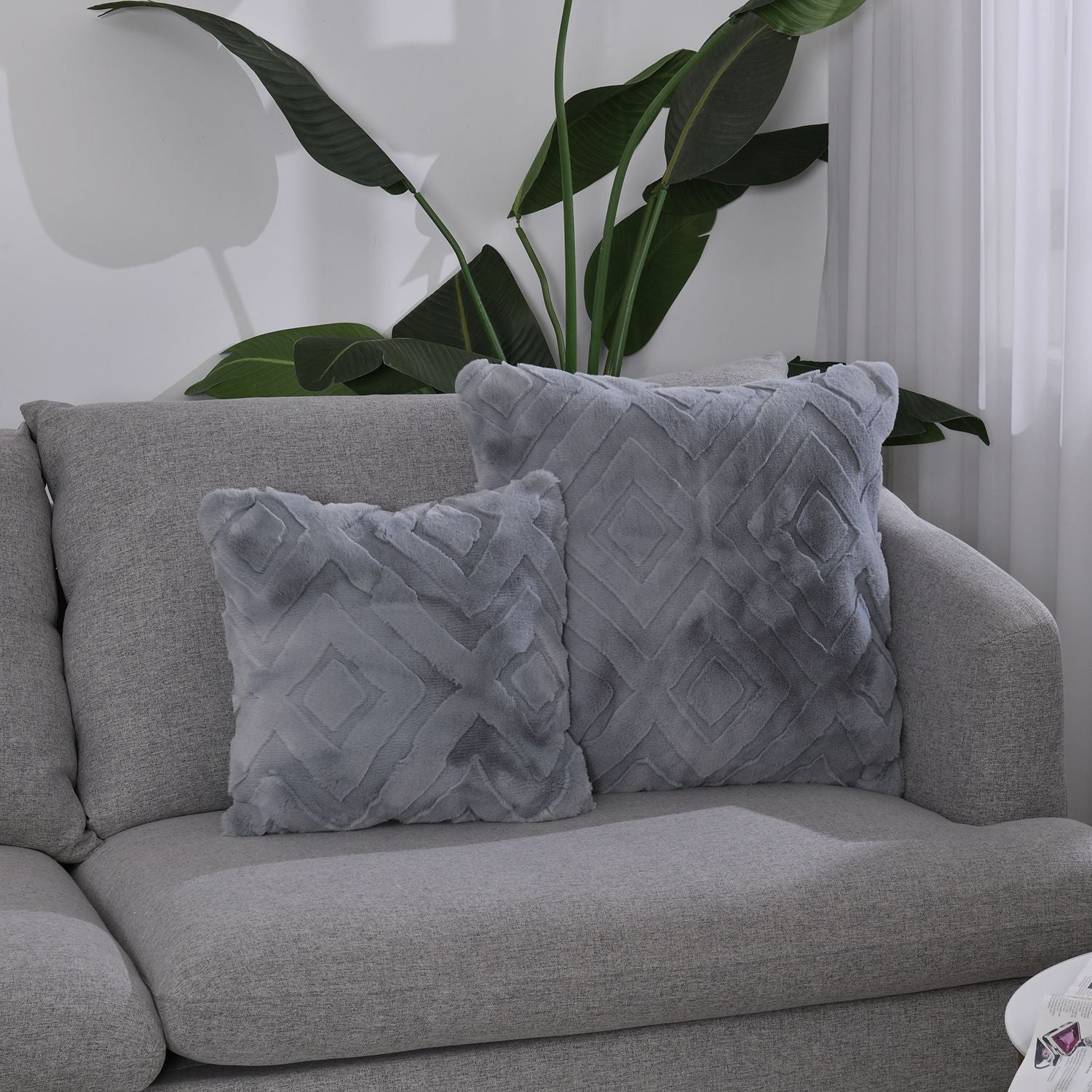 Superweicher Mikroplusch 2er Set Sofa-Kissenbezüge mit Rautenmuster, 45 x 45 und 60 x 60 cm, Dunkelgrau