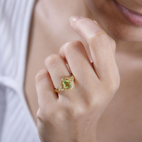 Natürlicher Peridot, Weißer Zirkon Ring Messing ca. 1.36 ct
