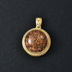 Skript Stein Anhänger, Messing, ca. 14.66 ct