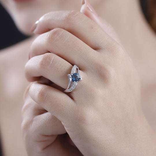 AA London Blau Topas, Weißer Zirkon Ring 925 Silber rhodiniert ca. 1,53 ct