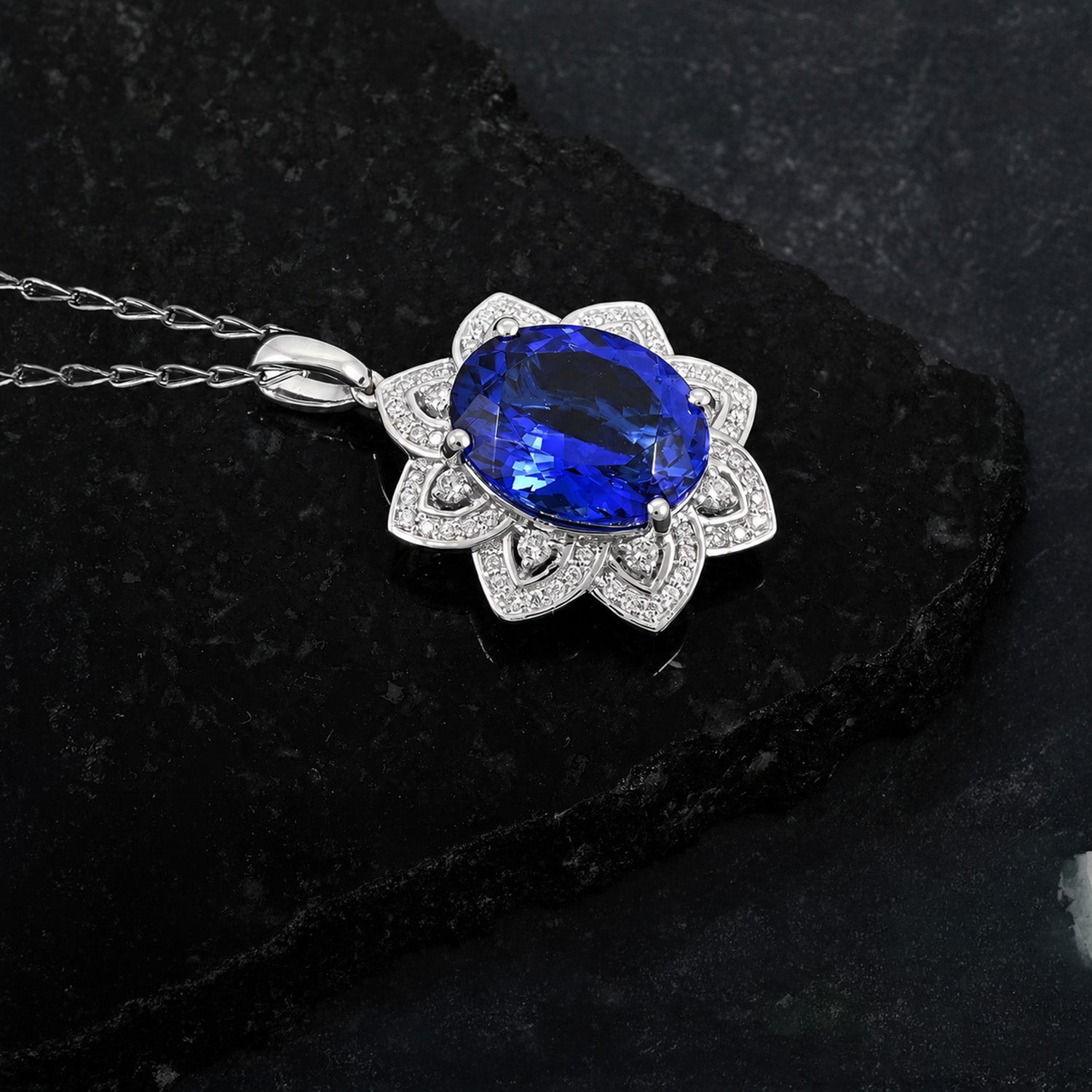 RHAPSODY zertifizierter und geprüfter AAAA Tansanit und VS-EF Diamant Anhänger in 950 Platin - 6,15 ct.