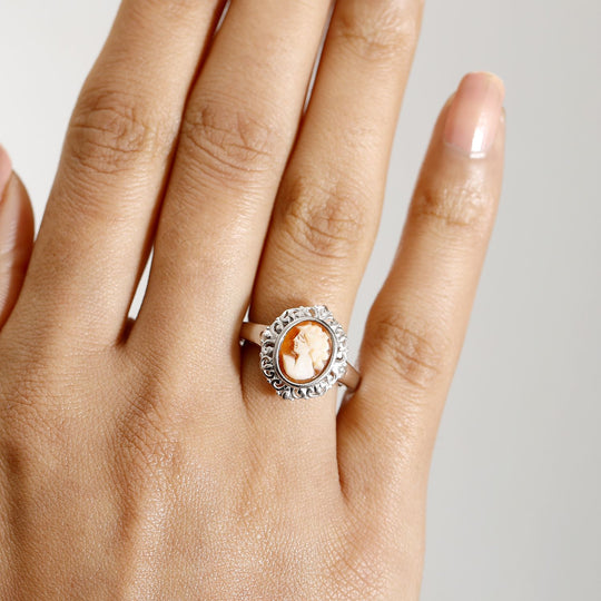 Italienische Kamee Ring aus Conch-Muschel, Messing, Silberfarben,