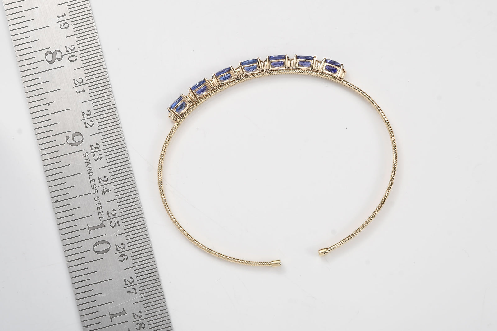 AAA Tansanit Armreif ca. 19 cm 375 Gold ca. 4,56 ct.