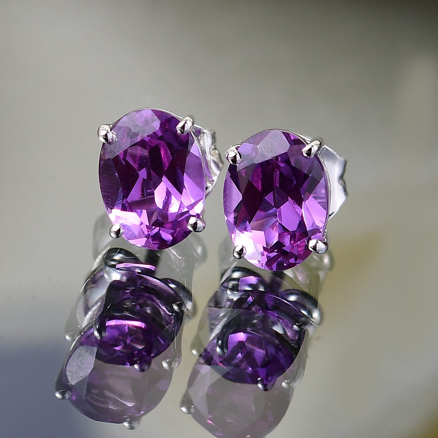 LUXURIANT zertifizierte und geprüfte AAA Labor lila Saphir Solitär Ohrringe in 417 Weißgold - 2,88 ct.