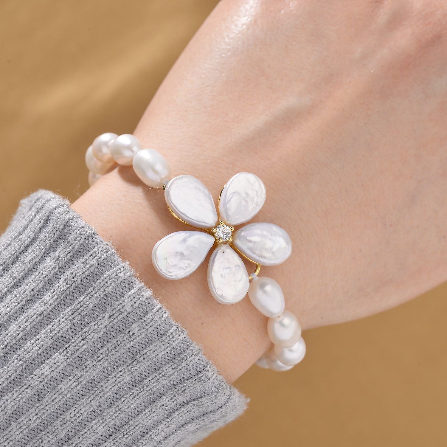Keshi Perle (12x9 mm), Weiße Süßwasser Perle (7-8mm) Armband ca. 18 cm + 5 cm Extender, 925 Silber vergoldet