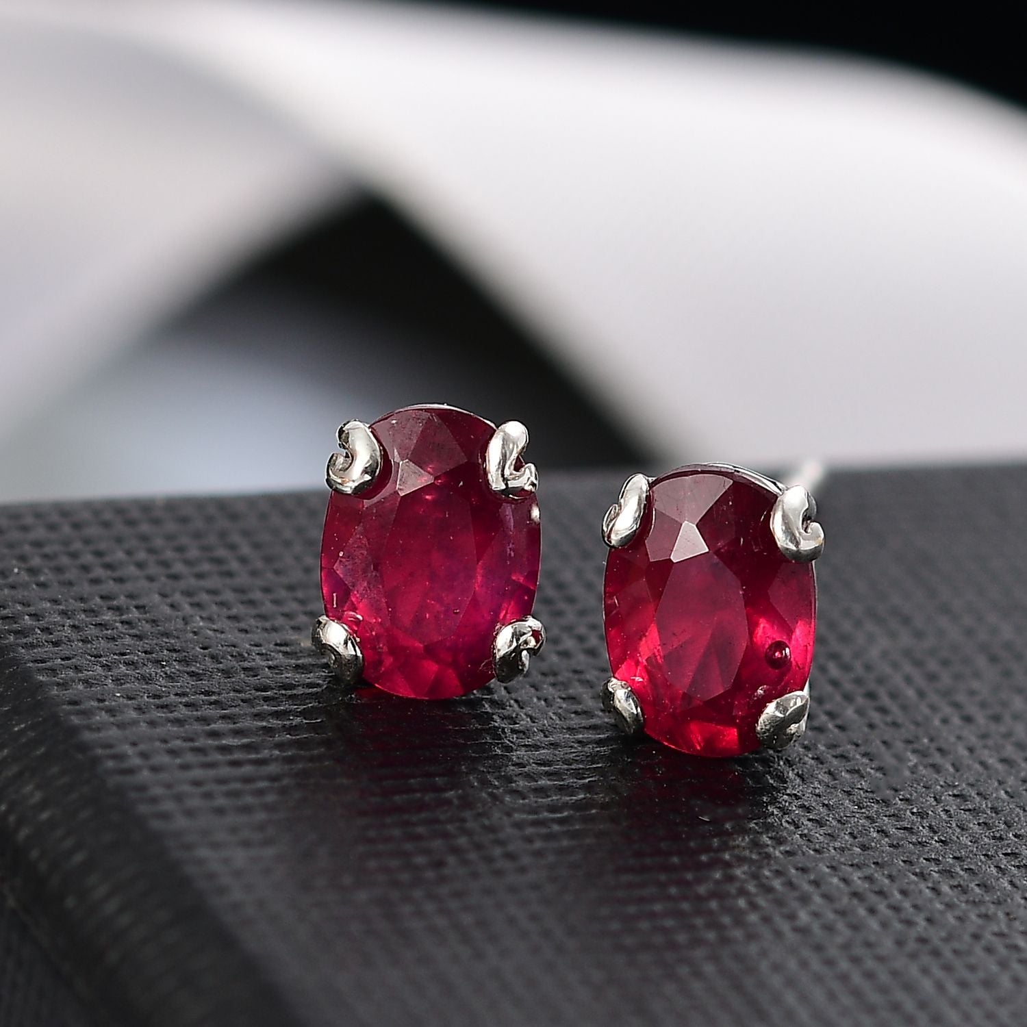 AA Afrikanischer Rubin (Fissure gefüllt) Ohrringe 925 Silber rhodiniert ca. 2,67 ct.