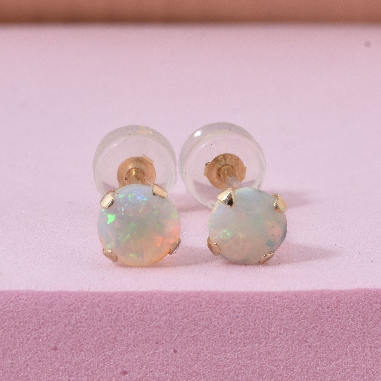 AAA Natürlicher, äthiopischer Welo Opal Ohrringe 375 Gold ca. 0,70 ct.