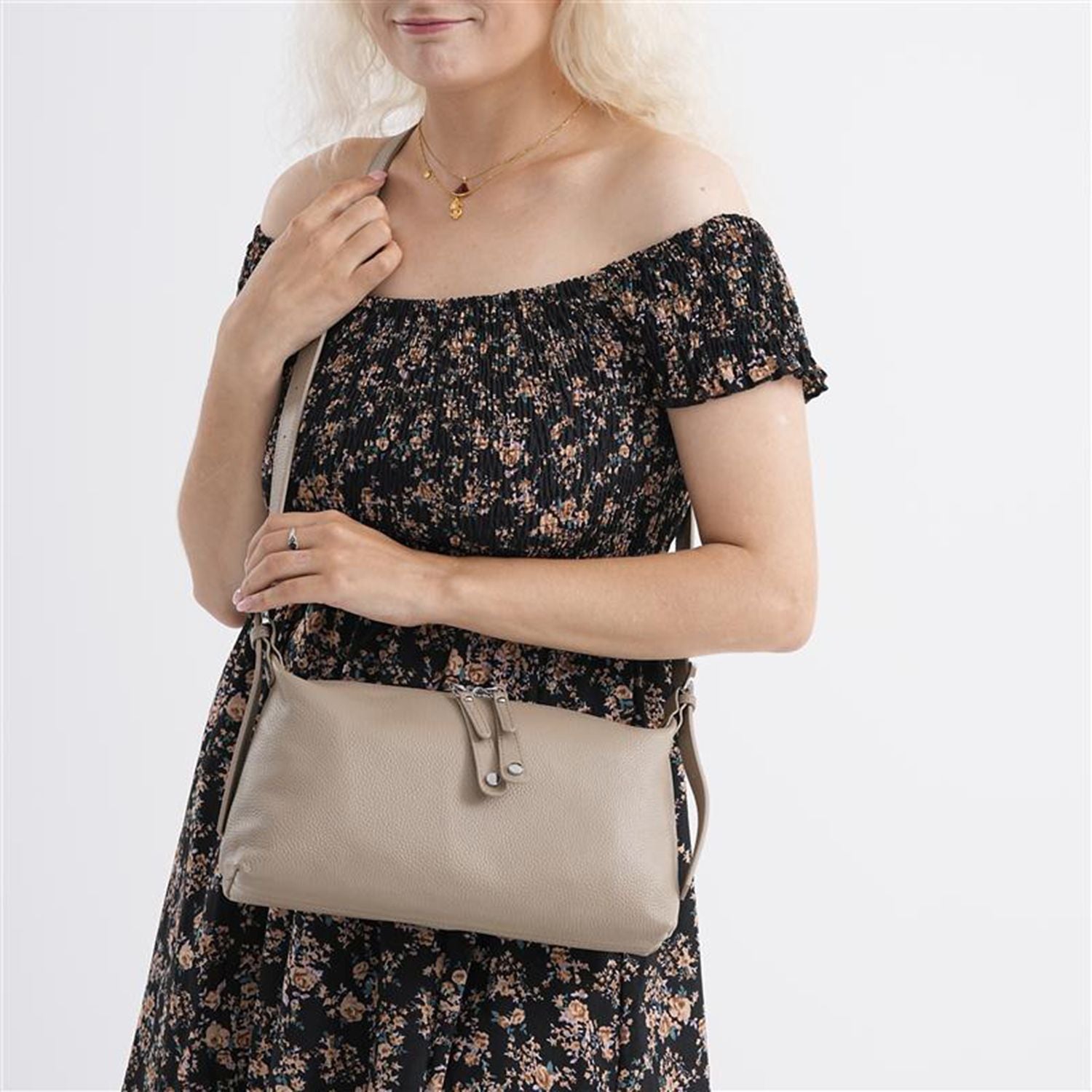 Crossbody-Bag aus Echtleder im Soft-Design, 30x8x16 cm, Sandbeige