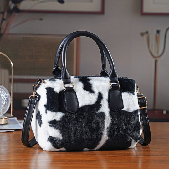 Crossbody Bag in Kuhfell-Optik, Schwarz-Weiß, 26x17x13 cm