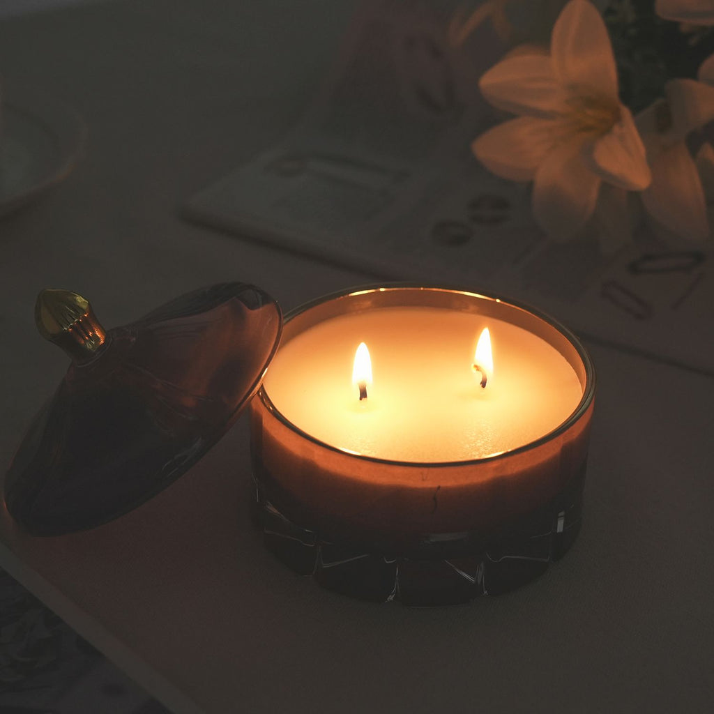 LIVMORE - Duftkerze Winterzauber-Design, 28 Std. Brenndauer, 150g, 4,5 ml ätherisches Öl, Lavendel und Jasmin, Flieder