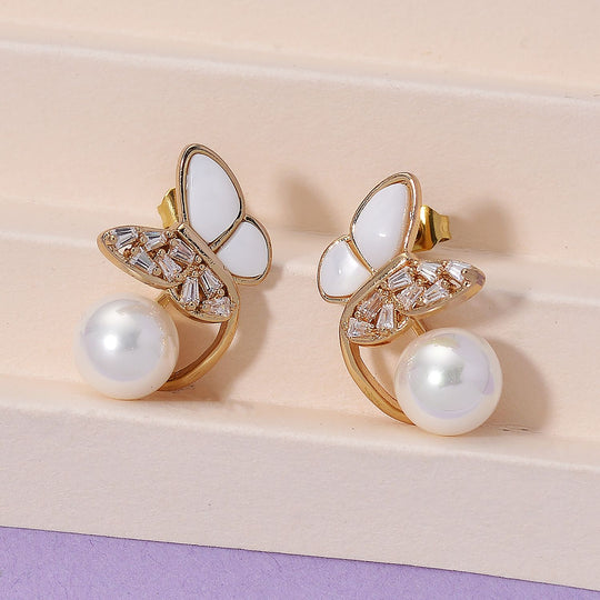 Weiße Muschelkernperle (5-9mm), weiße Perlmutt und Zirkonia Ohrringe, Messing