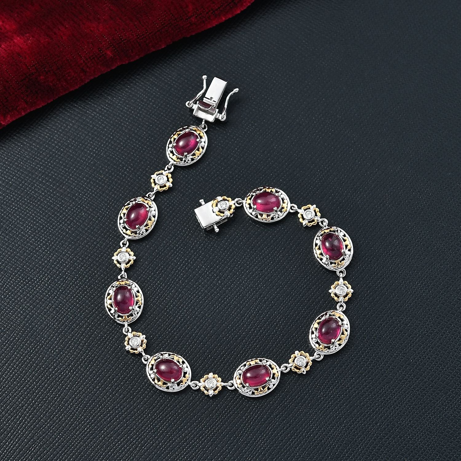 Königlicher Glamour- AAA Afrikanischer Rubin (Fissure gefüllt), Weißer Zirkon Armband ca. 19 cm 925 Silber rhodiniert ca. 12.37 ct