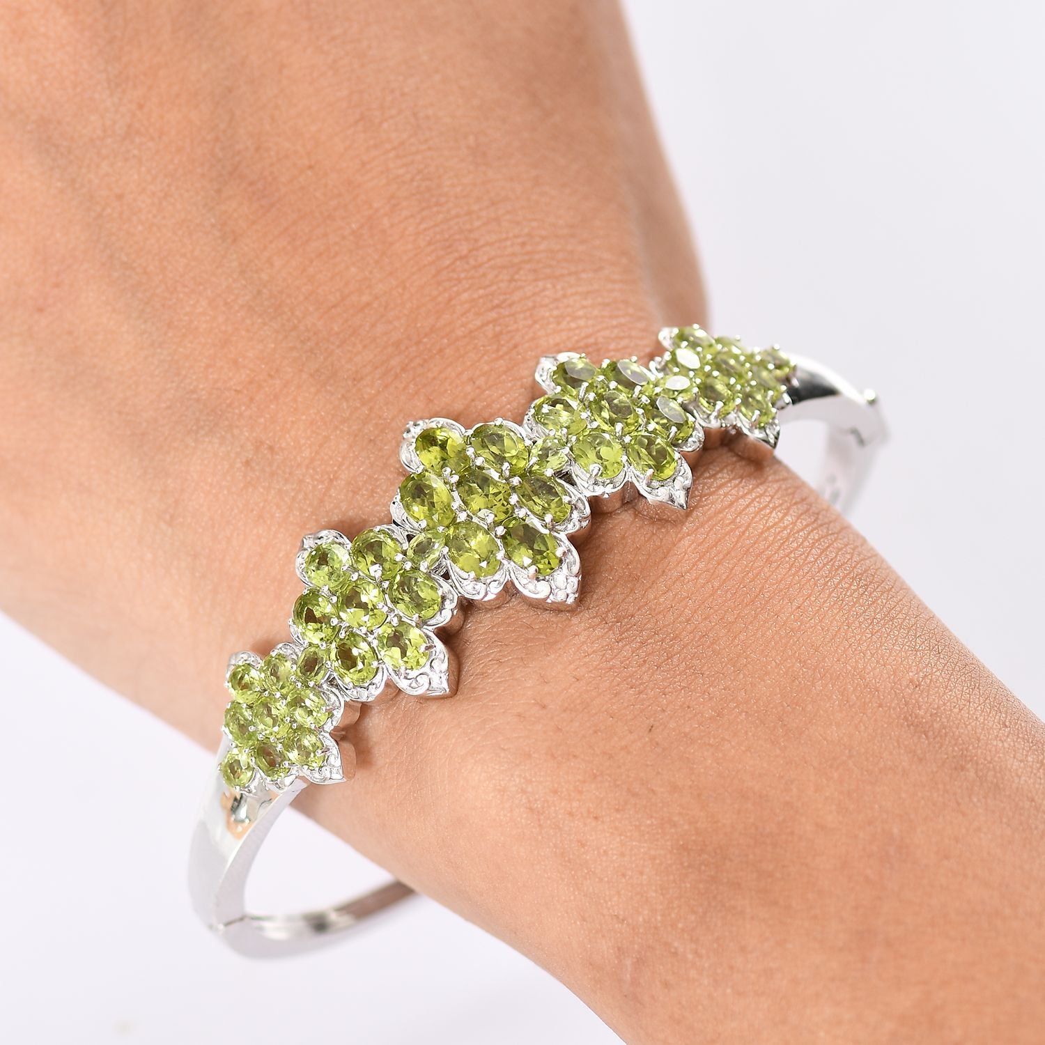 D'joy Natürlicher Peridot Armreif ca. 19 cm 925 Silber rhodiniert ca. 13,28 ct.