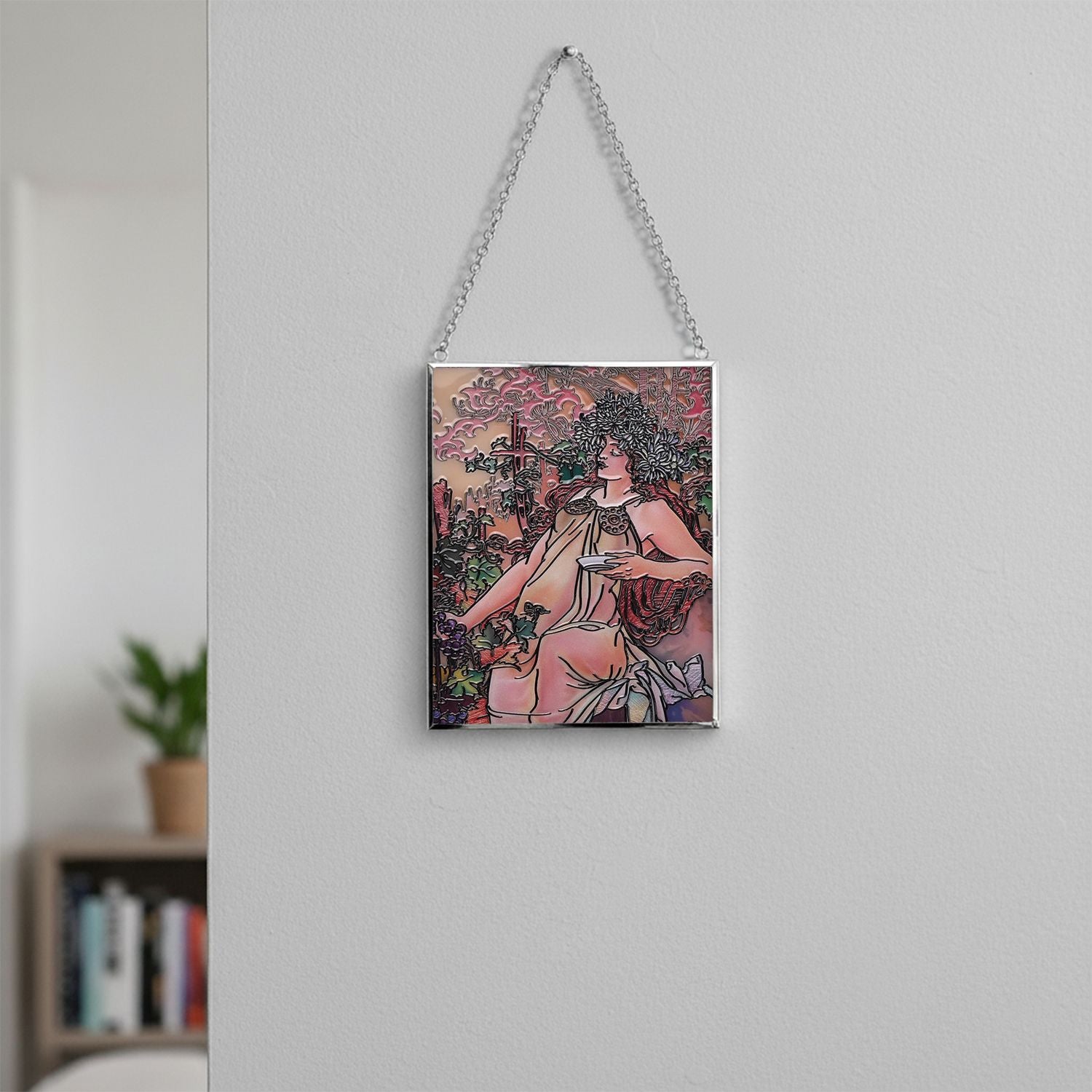 Handbemalter Glas Suncatcher mit Kette, silberfarbenem Rahmen, Alphonse Mucha Motiv Herbst, 12x15 cm