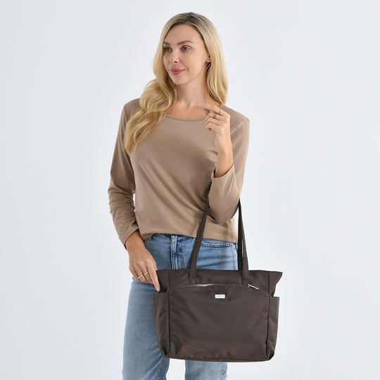 Elegante Signature Handtasche, edles Nylon Design mit 3 Reißverschluss Taschen und 2 offenen Außentaschen, ca. 30 x 30 x 10 cm, Dunkelbraun