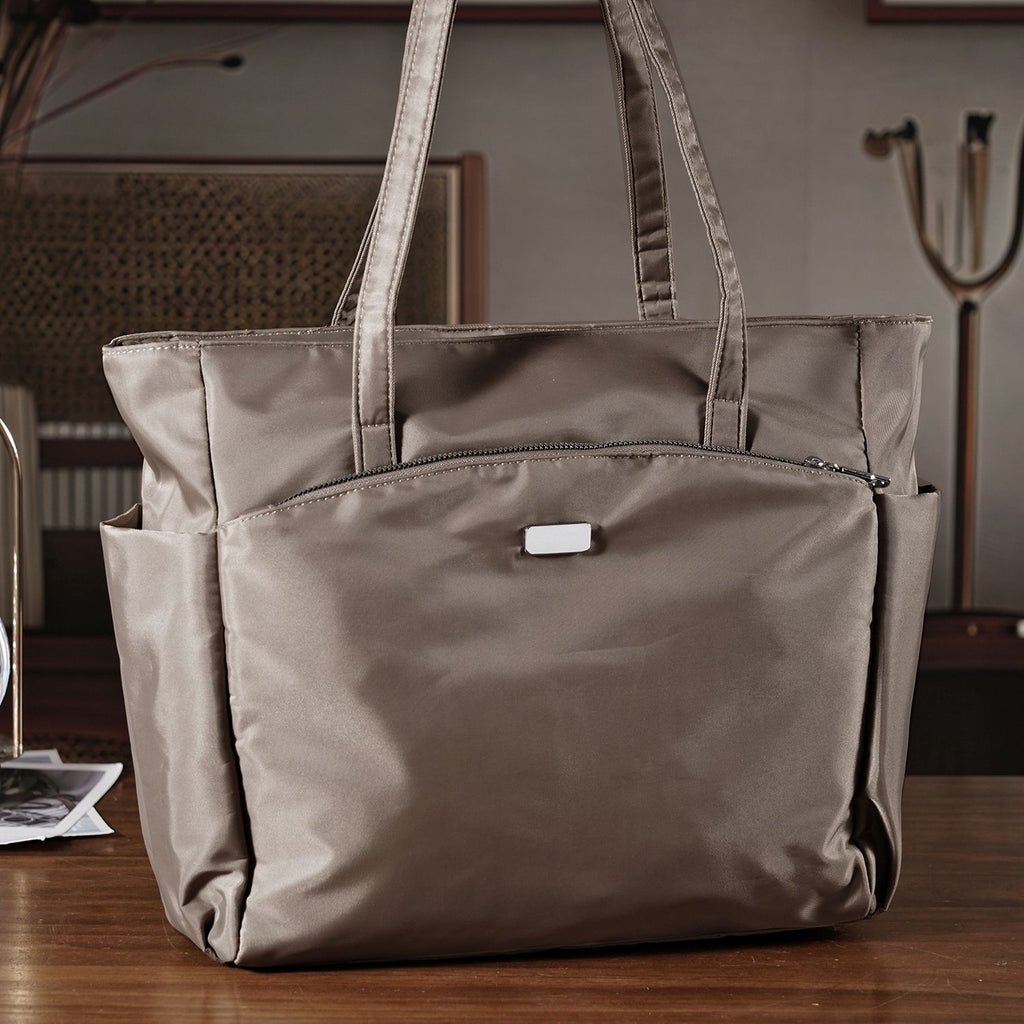 Elegante Signature Handtasche, edles Nylon Design mit 3 Reißverschluss Taschen und 2 offenen Außentaschen, ca. 30 x 30 x 10 cm, Dunkel Khaki
