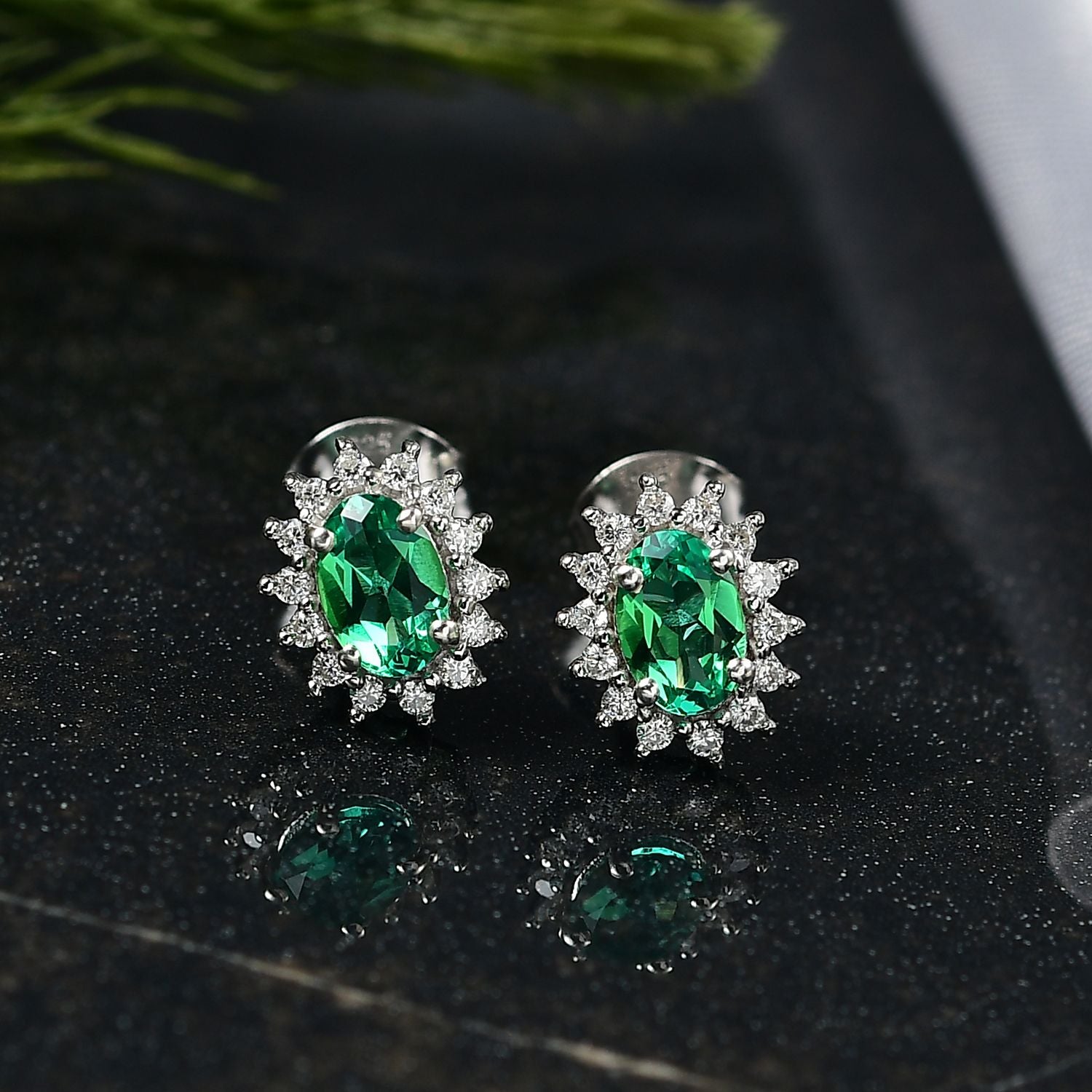 Luxuriant - AAA Lab Grown Kolumbianischer Smaragd, Moissanit Ohrringe 925 Silber rhodiniert ca. 1.03 ct