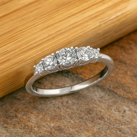 RADIANTA GRA zertifiziert Moissanit (D-VVS) Ring 925 Silber rhodiniert (Größe 17.00) ca. 0.49 ct