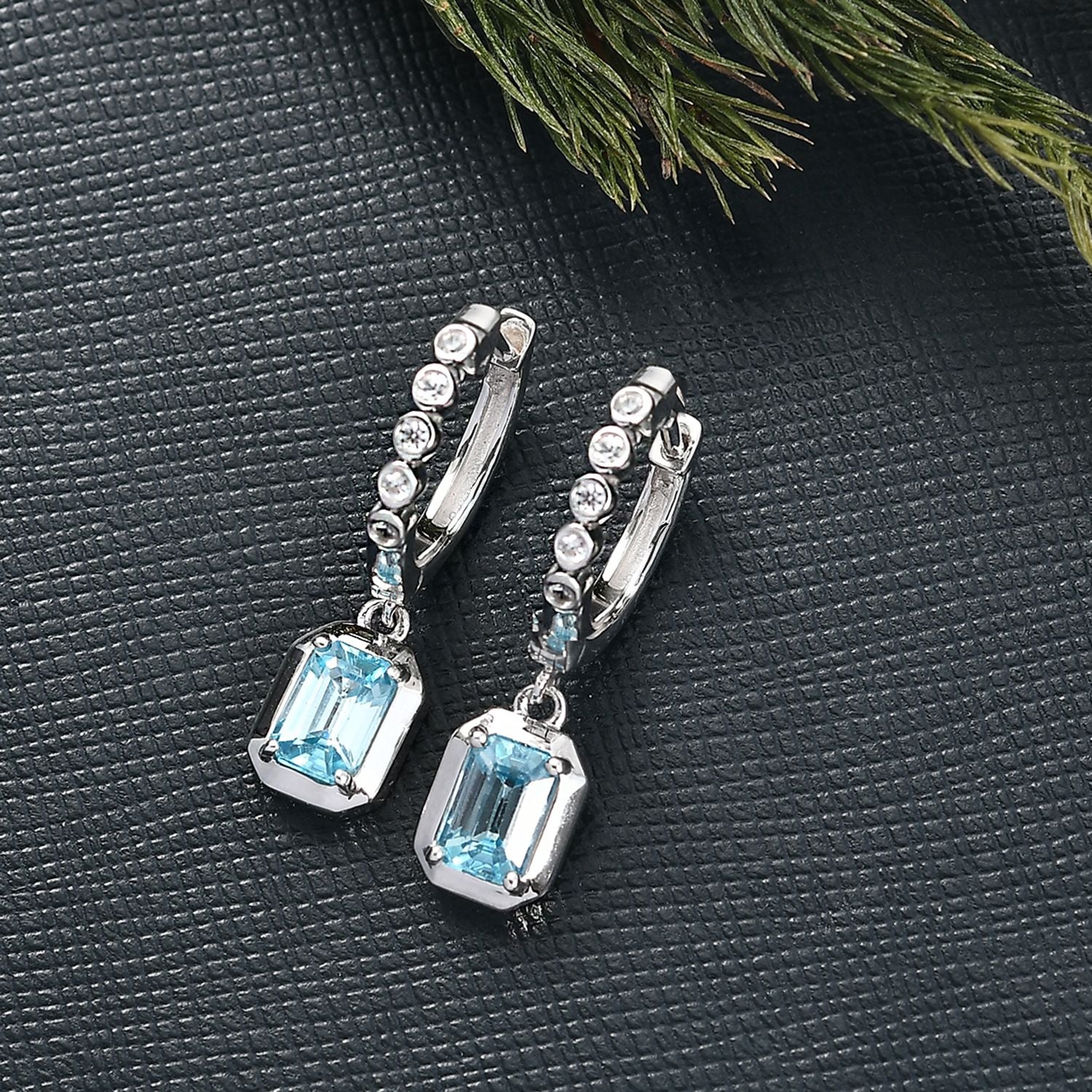 D'Joy AAA Blauer Zirkon, Weißer Zirkon Ohrringe 925 Silber rhodiniert ca. 2.61 ct