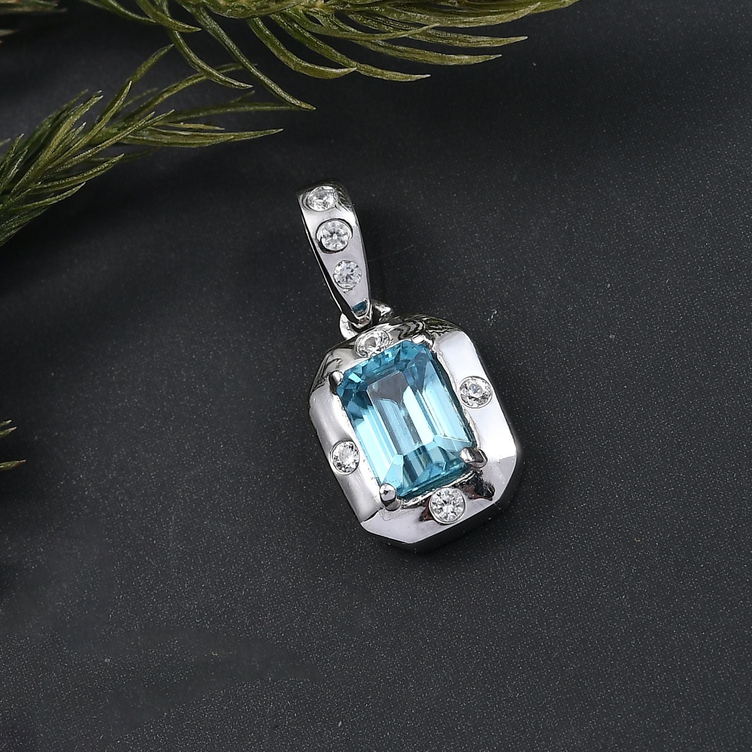 D'Joy AAA Blauer Zirkon, Weißer Zirkon Anhänger 925 Silber rhodiniert ca. 1.35 ct
