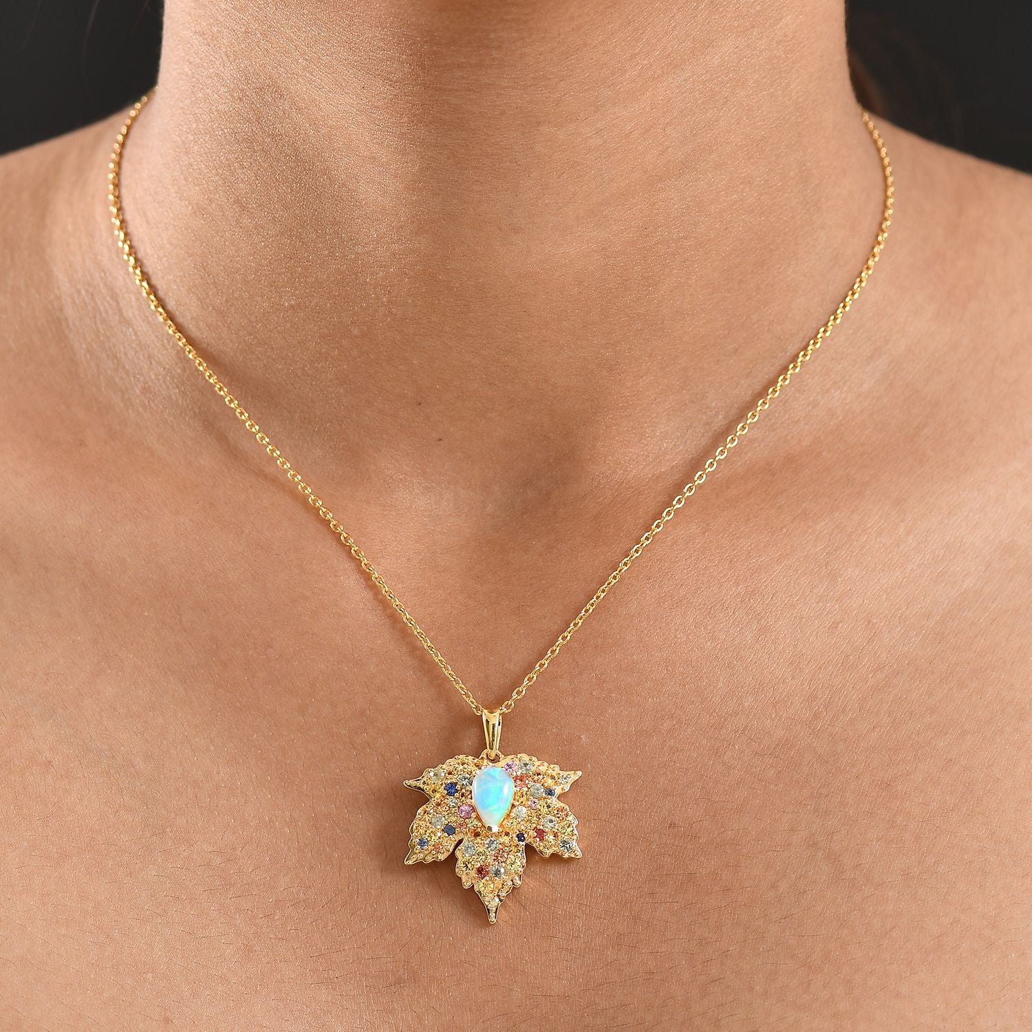 D'Joy AA Natürlicher, äthiopischer Welo Opal, Mehrfarbig Saphir Anhänger 925 Silber 750 Gelbgold Vermeil ca. 2.98 ct