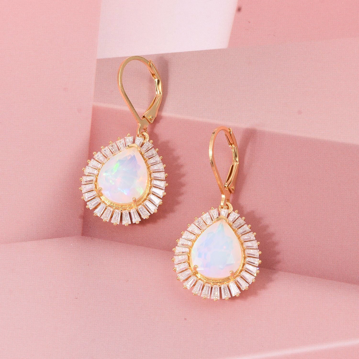 D'Joy AAA Natürlicher, äthiopischer Welo Opal, Moissanit Ohrringe 925 Silber 750 Gelbgold Vermeil ca. 5.64 ct